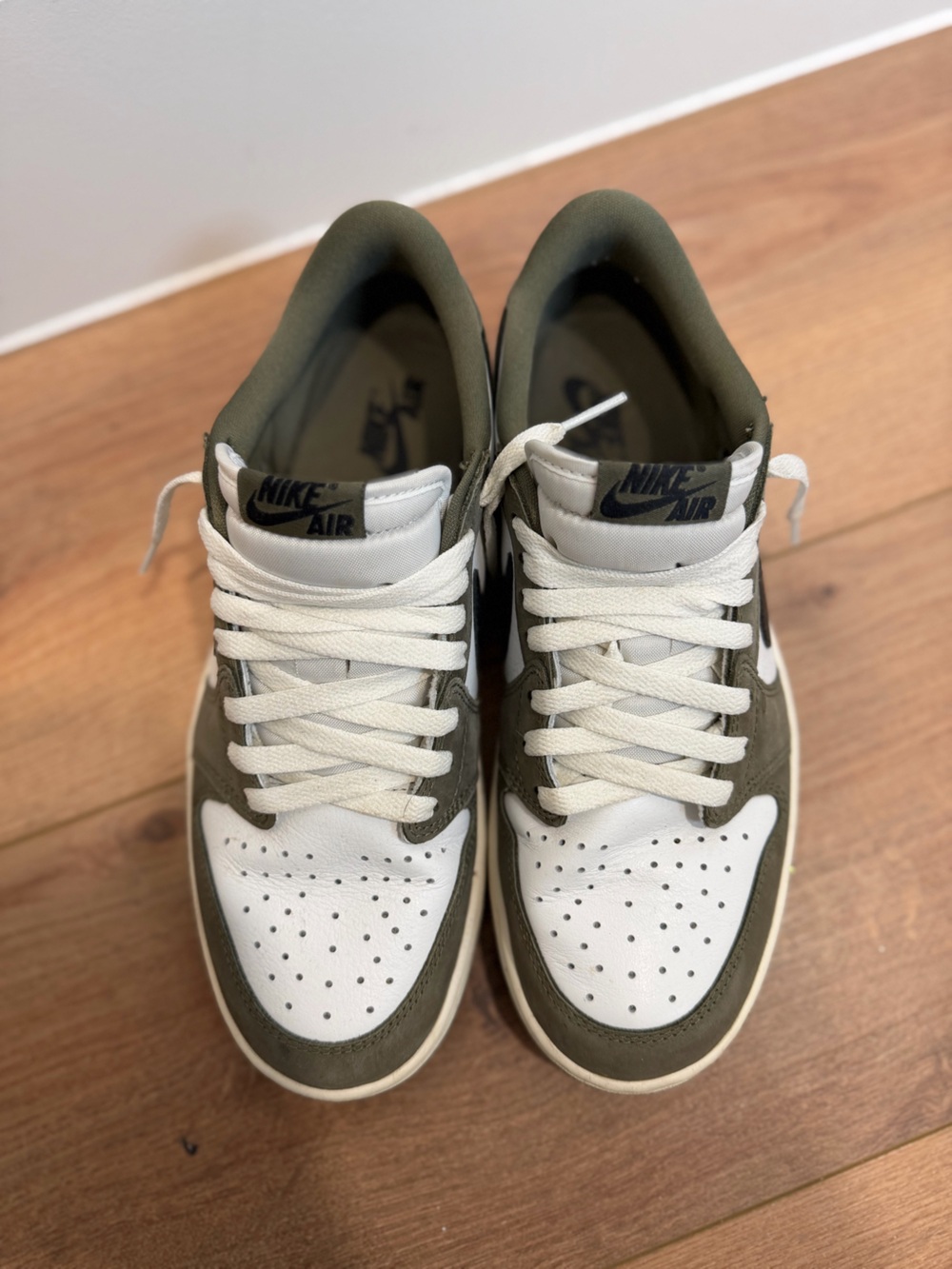 Nike Men’s Low-Top Sneakers in White and Olive Green